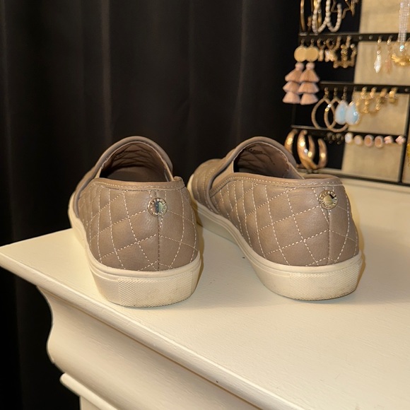 Steve Madden slip ons - Picture 4 of 4